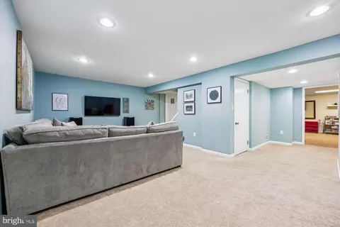 Entry Way - 1816 Rainbow Dr, Silver Spring, MD 20905 photo 10 of 12