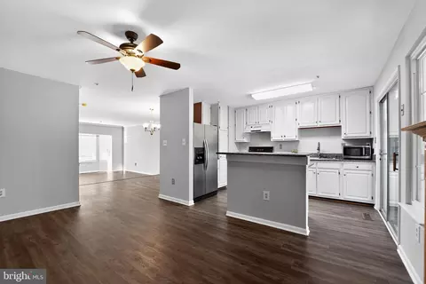 18526 Clovercrest Cir, Olney, MD 20832 photo 9