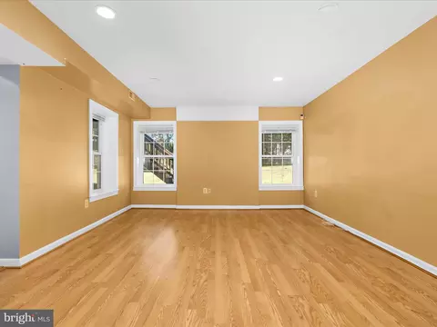 Living - 15533 Thompson Rd, Silver Spring, MD 20905 photo 8 of 11
