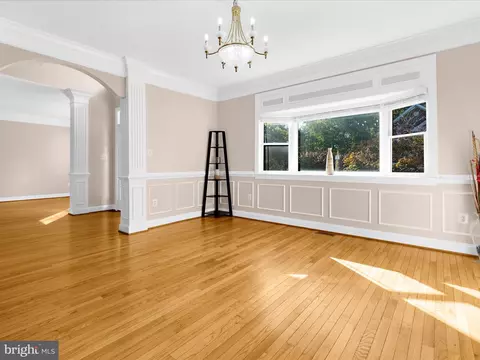 Living - 15533 Thompson Rd, Silver Spring, MD 20905 photo 3 of 11