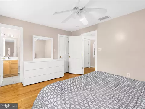 Bedroom - 15533 Thompson Rd, Silver Spring, MD 20905 photo 8 of 13