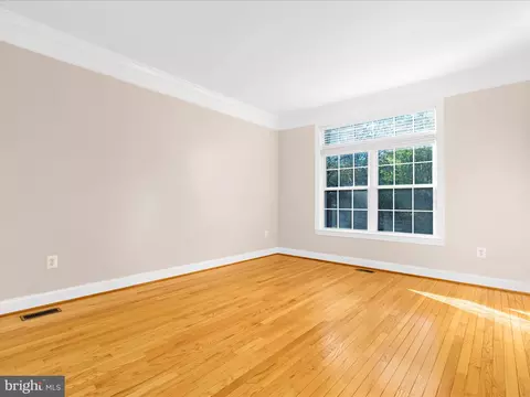 Living - 15533 Thompson Rd, Silver Spring, MD 20905 photo 10 of 11