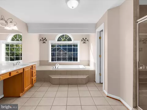 Bath - 15533 Thompson Rd, Silver Spring, MD 20905 photo 5 of 6