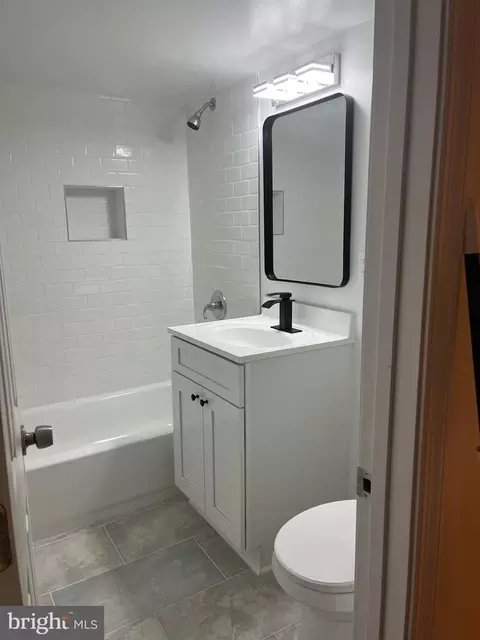 Bath - 708 Hankin St, Silver Spring, MD 20910 photo 7 of 7