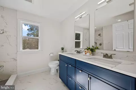 Bath - 708 Hankin St, Silver Spring, MD 20910 photo 3 of 7