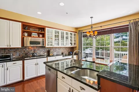 10104 Baldwin Ct, Bethesda, MD 20817