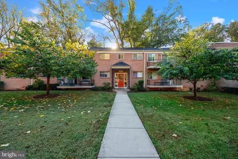 10687 Weymouth St #102, Bethesda, MD 20814