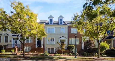 1015 Crestfield Dr, Rockville, MD 20850