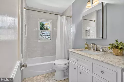 Bath - 315 Ladson Rd, Silver Spring, MD 20901 photo 1 of 2