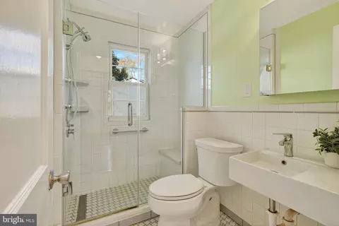 Bath - 315 Ladson Rd, Silver Spring, MD 20901 photo 2 of 2