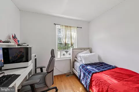 Bedroom - 12014 Swallow Falls Ct, Silver Spring, MD 20904 photo 7 of 9