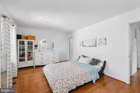 Bedroom - 12014 Swallow Falls Ct, Silver Spring, MD 20904 photo 2 of 9