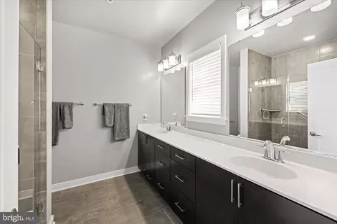 Bath - 8608 Springvale Rd, Silver Spring, MD 20910 photo 3 of 5