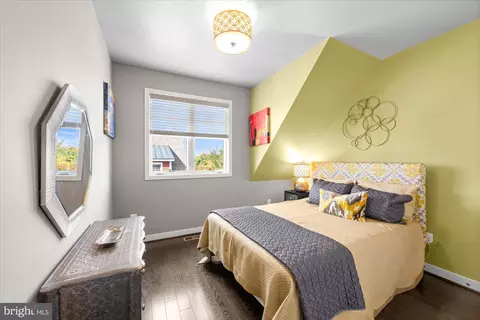 Bedroom - 8608 Springvale Rd, Silver Spring, MD 20910 photo 3 of 4