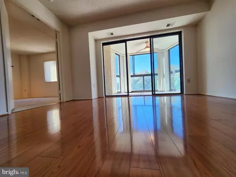 15100 Interlachen Dr #4-701, Silver Spring, MD 20906 photo 9
