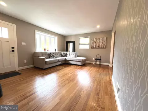 Living - 1001 Gabel St, Silver Spring, MD 20901 photo 2 of 3