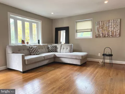Living - 1001 Gabel St, Silver Spring, MD 20901 photo 1 of 3