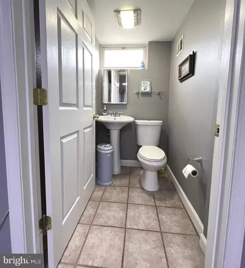 Bath - 1001 Gabel St, Silver Spring, MD 20901 photo 3 of 3