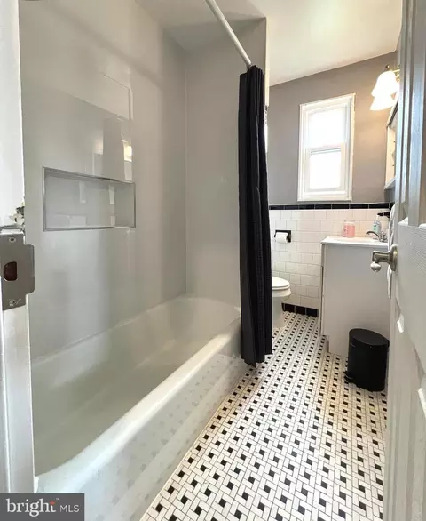 Bath - 1001 Gabel St, Silver Spring, MD 20901 photo 1 of 3
