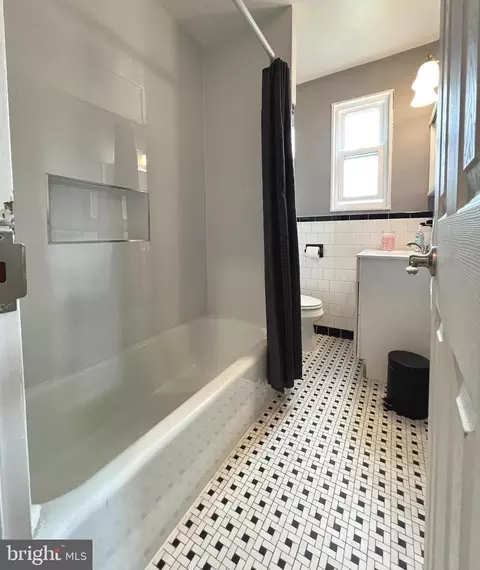 Bath - 1001 Gabel St, Silver Spring, MD 20901 photo 2 of 3