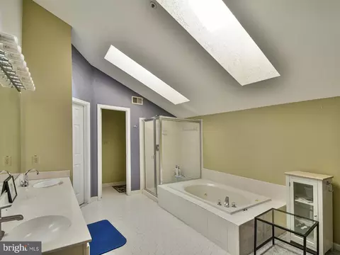 Bath - 1938 Westchester Dr, Silver Spring, MD 20902 photo 1 of 4