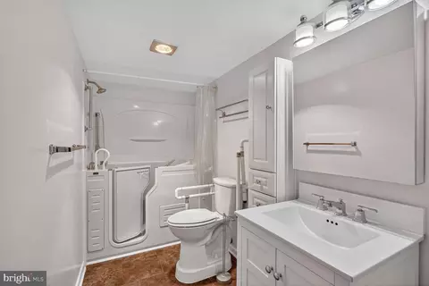 15101 Interlachen Dr #1-123, Silver Spring, MD 20906 photo 10
