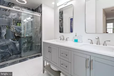 Bath - 2501 Countryside Dr, Silver Spring, MD 20905 photo 1 of 3