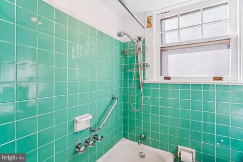 Bath - 751 Silver Spring Ave, Silver Spring, MD 20910 photo 2 of 6