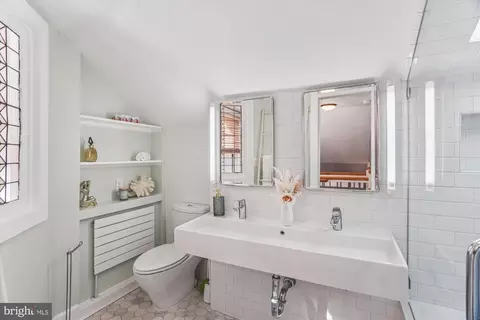Bath - 751 Silver Spring Ave, Silver Spring, MD 20910 photo 3 of 6