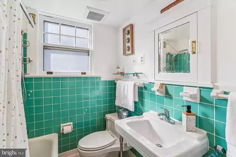 Bath - 751 Silver Spring Ave, Silver Spring, MD 20910 photo 1 of 6