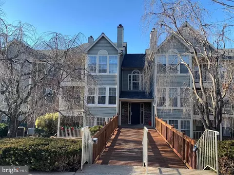 13107 Briarcliff Ter #2-211, Germantown, MD 20874