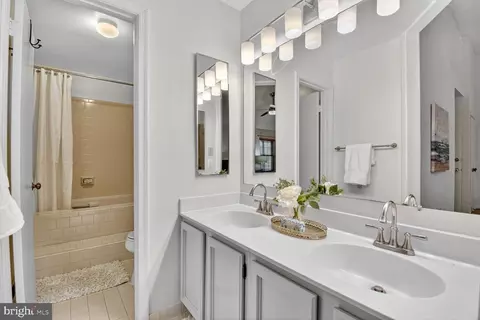 Bath - 13205 Valley Bridge Ct, Silver Spring, MD 20906 photo 3 of 4