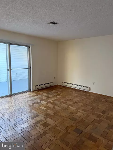 Living - 15418 Bramblewood Dr #20-C, Silver Spring, MD 20906 photo 1 of 1