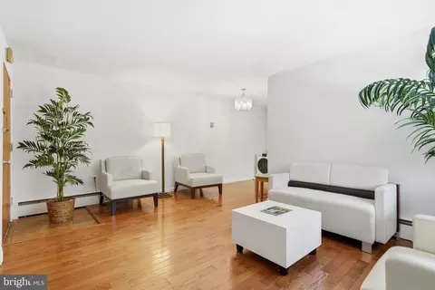 7738 Maple Ave #6, Takoma Park, MD 20912