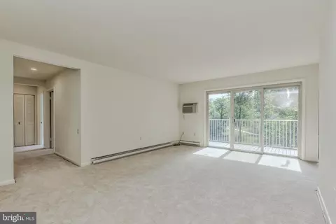 Living - 3320 Chiswick Ct #61-2B, Silver Spring, MD 20906 photo 1 of 6
