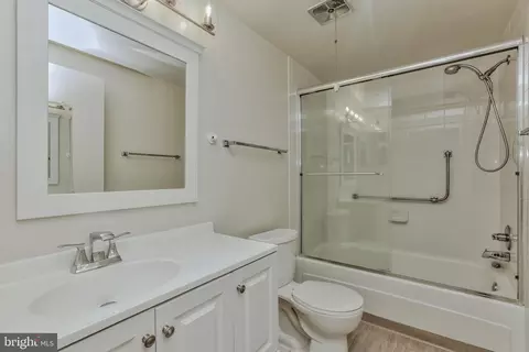 Bath - 3320 Chiswick Ct #61-2B, Silver Spring, MD 20906 photo 1 of 1