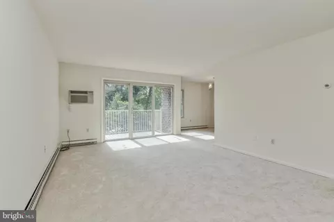 Living - 3320 Chiswick Ct #61-2B, Silver Spring, MD 20906 photo 2 of 6