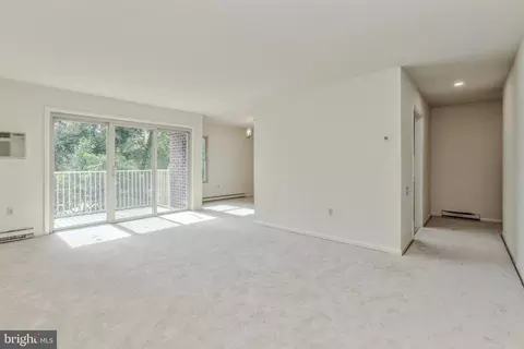 Living - 3320 Chiswick Ct #61-2B, Silver Spring, MD 20906 photo 3 of 6