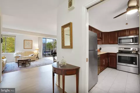 5800 Nicholson #1-404, North Bethesda, MD 20852