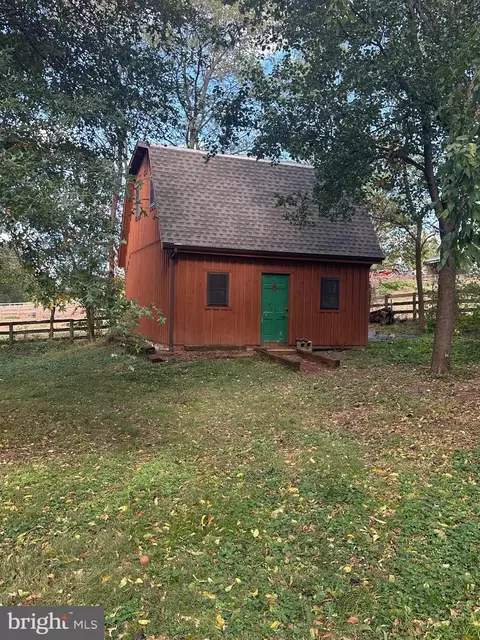 18524 Beallsville Rd, Poolesville, MD 20837 photo 2
