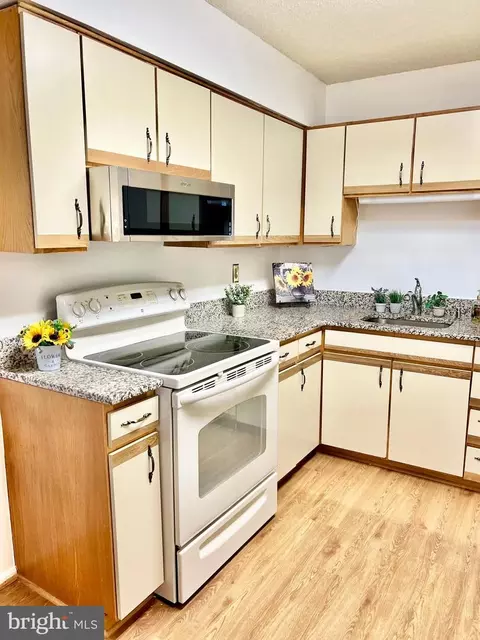 Kitchen - 15115 Interlachen Dr #3-603, Silver Spring, MD 20906 photo 2 of 4