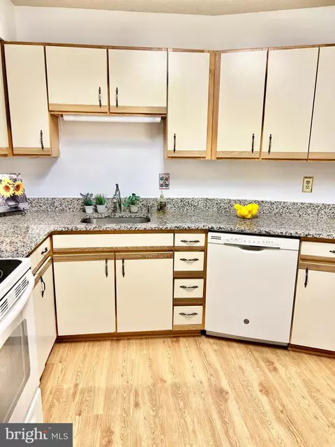 Kitchen - 15115 Interlachen Dr #3-603, Silver Spring, MD 20906 photo 3 of 4