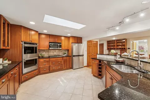 Kitchen - 14820 Windmill Ter, Silver Spring, MD 20905 photo 2 of 7