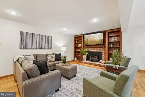 Living - 14820 Windmill Ter, Silver Spring, MD 20905 photo 2 of 2