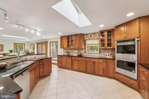 Kitchen - 14820 Windmill Ter, Silver Spring, MD 20905 photo 4 of 7