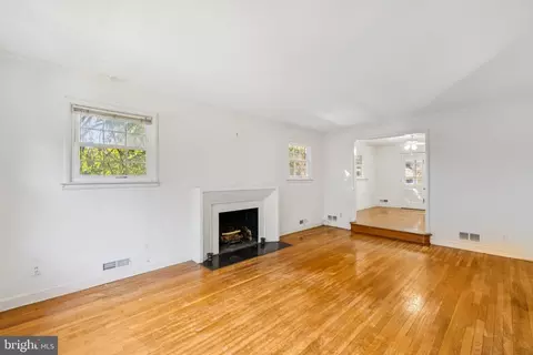 Living - 9700 Dameron Dr, Silver Spring, MD 20910 photo 2 of 5