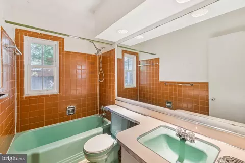 Bath - 9700 Dameron Dr, Silver Spring, MD 20910 photo 2 of 3