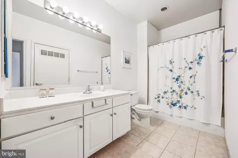 Bath - 8045 Newell St #215, Silver Spring, MD 20910 photo 1 of 1