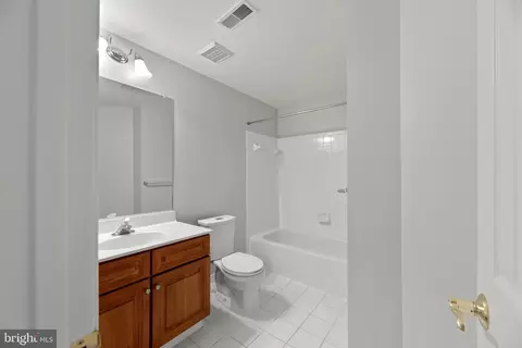 Bath - 16909 Harbour Town Dr, Ashton, MD 20861 photo 4 of 8