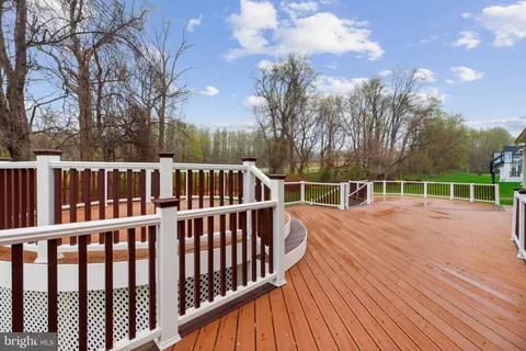 Exterior - 16909 Harbour Town Dr, Ashton, MD 20861 photo 7 of 9